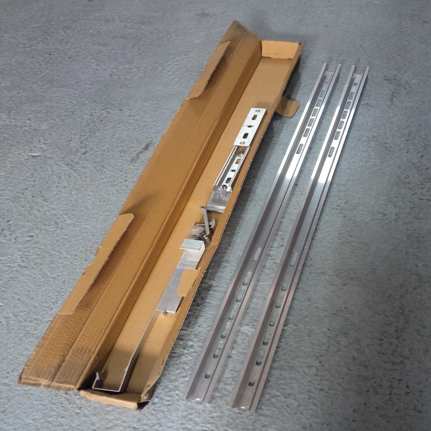 Estrutura de Suporte Básica Bosch WMT2 Instalação de Coletores Verticais sobre Telhado Inclinado