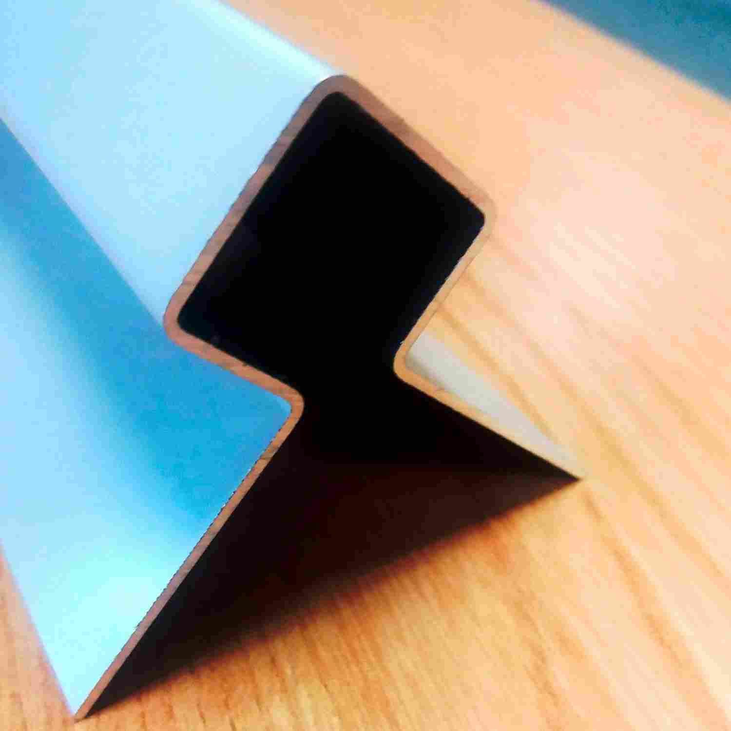 Perfil de Esquina Exterior Simétrico em Alumínio para Painéis Cedral Click