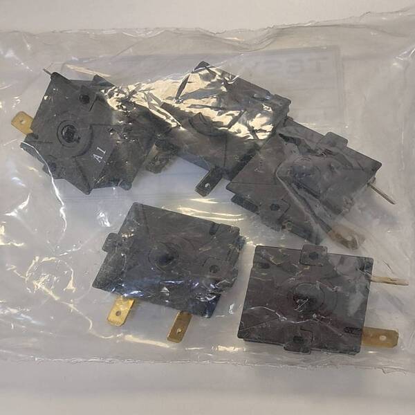 Switch Rotativo Compact Line Tesy 2 pol AYA1115A1 ACA31 01R - 102635